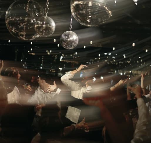 Patrocine a última música da festa